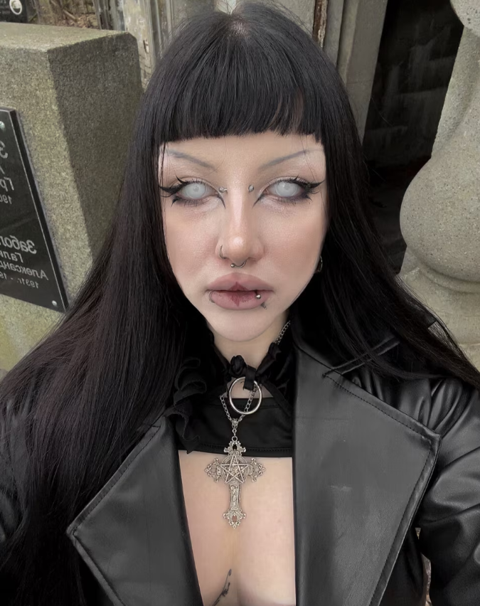 Kira Goth Girl 🖤 — OnlyFans